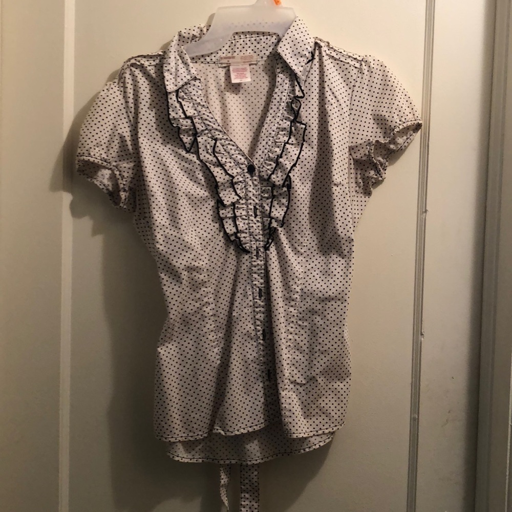 Pin-up style polkadot ruffled button down blouse